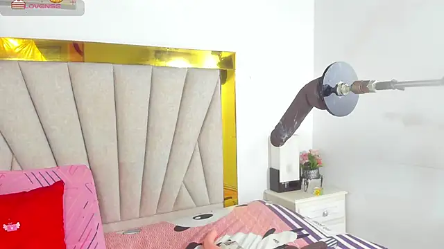 Snapshot of angel_dthroatt chatting on December 11, 3:05 pm angel dthroatt online show from December 11, 3:05 pm