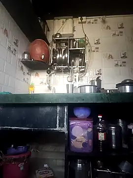 Snapshot of Sand-1 chatting on February 3, 3:31 am Sand-1 online show from February 3, 3:31 am