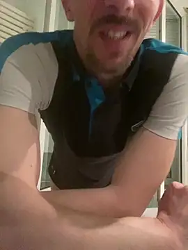 Maxthekid online show from April 21, 1:42 am