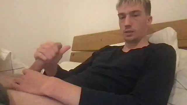 hungandfun05 online show from December 11, 1:37 am