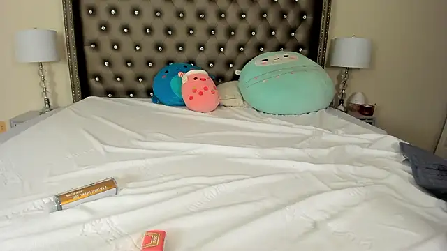 NadiaLyla online show from January 10, 2:35 am