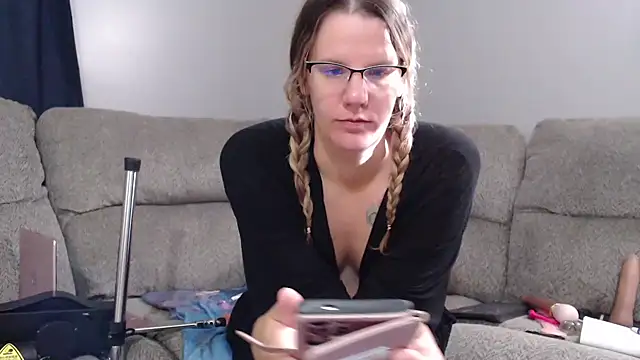 Snapshot of Sarahtineke chatting on October 14, 2:40 pm Sarahtineke online show from October 14, 2:40 pm