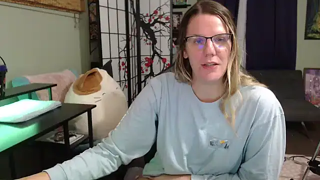 Snapshot of Sarahtineke chatting on November 10, 1:15 am Sarahtineke online show from November 10, 1:15 am