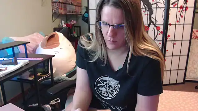 Snapshot of Sarahtineke chatting on February 4, 6:58 pm Sarahtineke online show from February 4, 6:58 pm