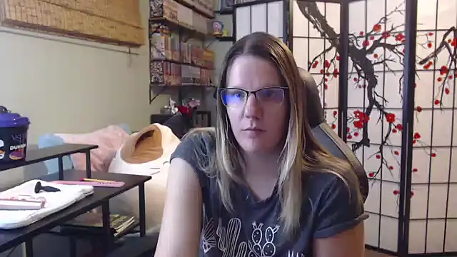 Snapshot of Sarahtineke chatting on February 5, 10:47 pm Sarahtineke online show from February 5, 10:47 pm