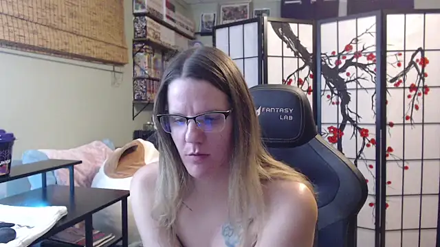 Snapshot of Sarahtineke chatting on February 10, 5:33 am Sarahtineke online show from February 10, 5:33 am