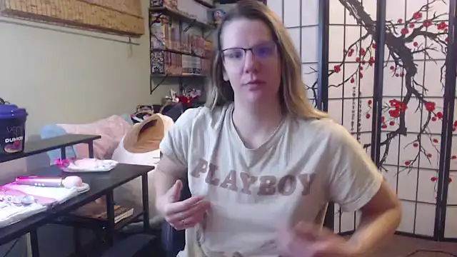 Snapshot of Sarahtineke chatting on February 27, 2:17 pm Sarahtineke online show from February 27, 2:17 pm