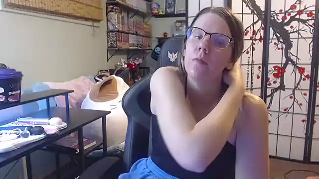 Snapshot of Sarahtineke chatting on March 3, 4:13 pm Sarahtineke online show from March 3, 4:13 pm