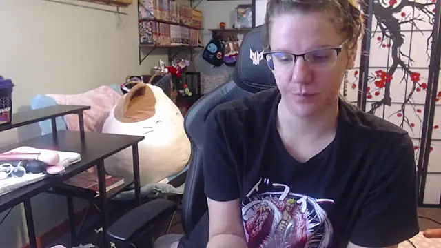 Snapshot of Sarahtineke chatting on March 4, 3:40 pm Sarahtineke online show from March 4, 3:40 pm