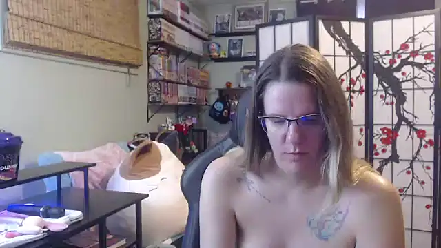 Snapshot of Sarahtineke chatting on March 6, 5:09 pm Sarahtineke online show from March 6, 5:09 pm