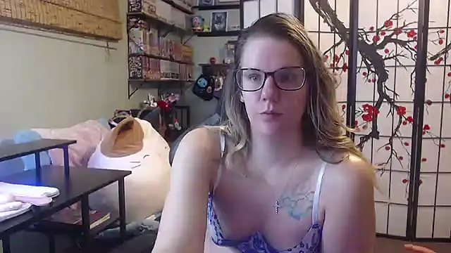 Snapshot of Sarahtineke chatting on March 15, 3:07 pm Sarahtineke online show from March 15, 3:07 pm