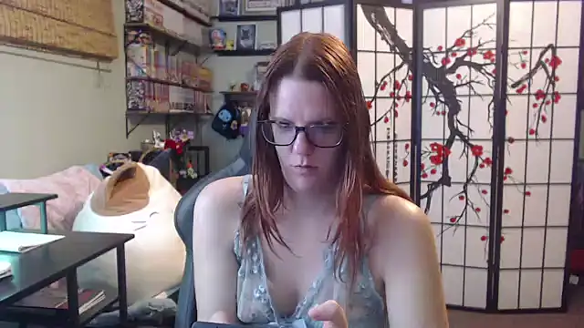 Sarahtineke online show from May 5, 7:55 pm