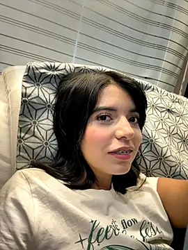 Snapshot of NicolRoss_ chatting on December 3, 7:56 pm NicolRoss online show from December 3, 7:56 pm