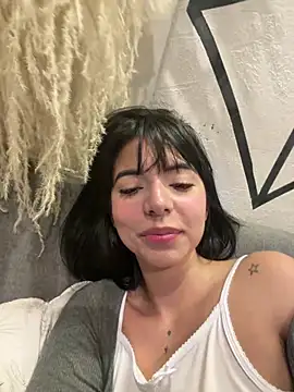 NicolRoss  online show from April 7, 11:15 pm
