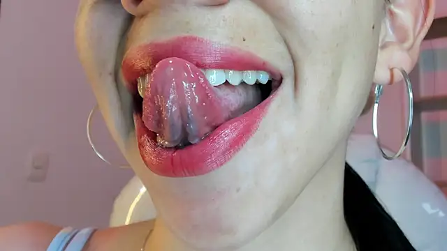 Snapshot of Katty_mouth chatting on June 11, 6:06 pm Katty mouth online show from June 11, 6:06 pm