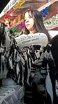 Snapshot of VivienAndClark chatting on December 19, 7:51 pm VivienAndClark online show from December 19, 7:51 pm