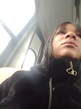 Snapshot of VivienAndClark chatting on March 17, 2:23 pm VivienAndClark online show from March 17, 2:23 pm