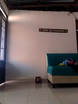 Snapshot of VivienAndClark chatting on October 9, 1:31 pm VivienAndClark online show from October 9, 1:31 pm