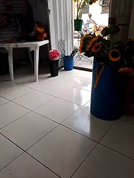 Snapshot of VivienAndClark chatting on October 18, 7:25 pm VivienAndClark online show from October 18, 7:25 pm