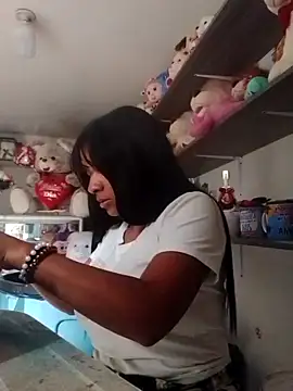 Snapshot of VivienAndClark chatting on October 20, 8:31 pm VivienAndClark online show from October 20, 8:31 pm