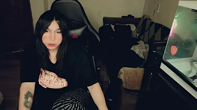 Snapshot of evelyntvsexy chatting on July 13, 7:44 am evelyntvsexy online show from July 13, 7:44 am