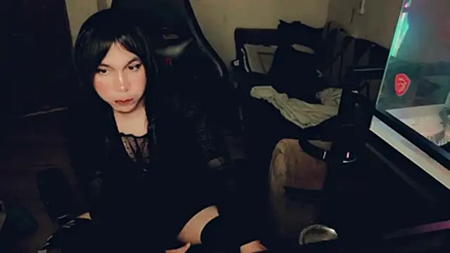 Snapshot of evelyntvsexy chatting on July 15, 2:22 pm evelyntvsexy online show from July 15, 2:22 pm