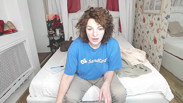 AmiHotGranny online show from February 17, 5:37 am