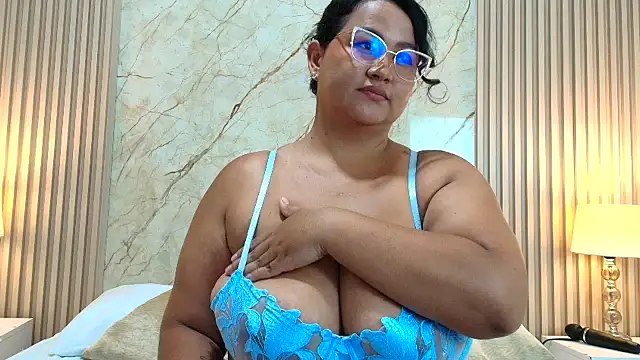 Snapshot of IsabellMendez_ chatting on August 4, 8:55 pm IsabellMendez online show from August 4, 8:55 pm
