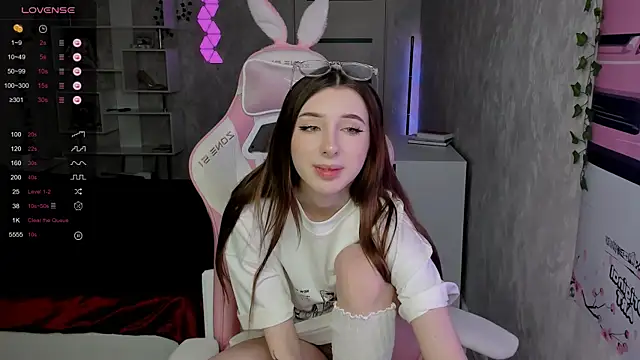 Polly  Hill online show from November 12, 7:31 am