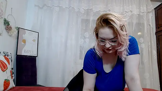 Snapshot of Catlady333 chatting on September 19, 5:35 pm Catlady333 online show from September 19, 5:35 pm