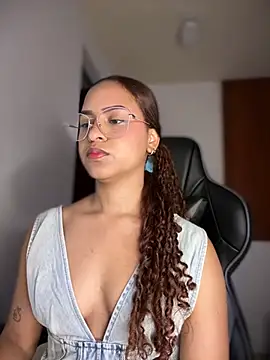 Snapshot of gretta_kler1 chatting on March 13, 2:23 pm gretta kler1 online show from March 13, 2:23 pm