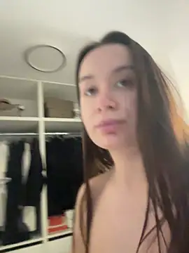 deliaroyal online show from November 9, 1:09 pm