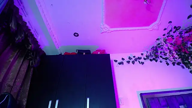 emma hoot1 online show from December 4, 6:33 am