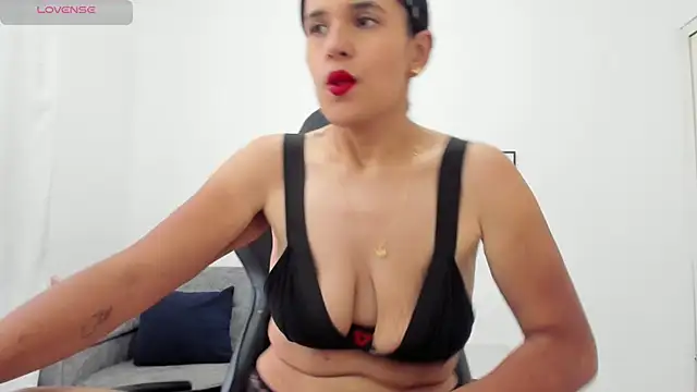 natalia curvy1 online show from April 23, 5:48 pm