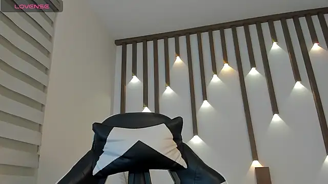 megan cooper28 online show from December 19, 2:07 am