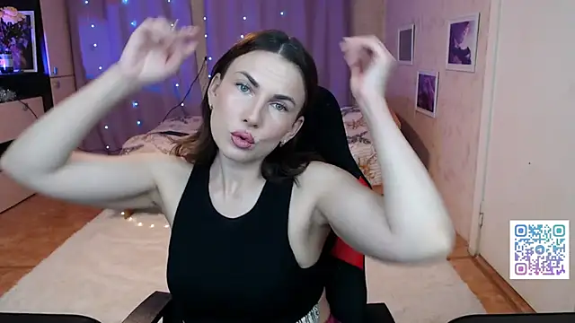 Daniela Cooperr online show from May 28, 7:11 pm