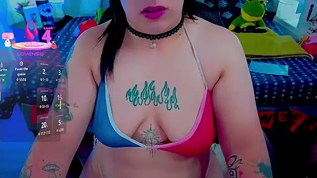 Snapshot of NatalieHarris chatting on October 31, 6:42 pm NatalieHarris online show from October 31, 6:42 pm