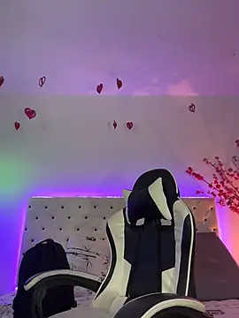 Elektra Queen online show from March 24, 1:05 pm