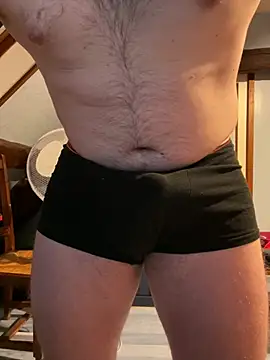 Snapshot of youlo71 chatting on February 4, 2:32 pm youlo71 online show from February 4, 2:32 pm