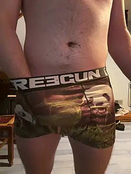 Snapshot of youlo71 chatting on February 1, 7:23 pm youlo71 online show from February 1, 7:23 pm