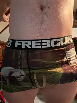 Snapshot of youlo71 chatting on February 6, 4:32 pm youlo71 online show from February 6, 4:32 pm