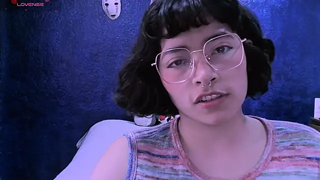 Snapshot of NinaYellow chatting on December 2, 2:08 pm NinaYellow online show from December 2, 2:08 pm