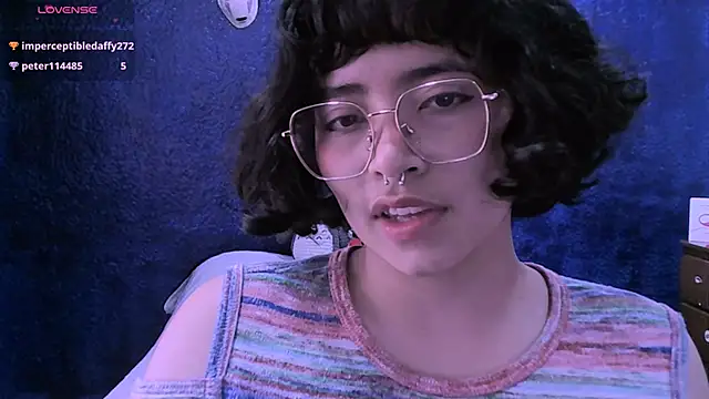 Snapshot of NinaYellow chatting on December 2, 5:15 pm NinaYellow online show from December 2, 5:15 pm