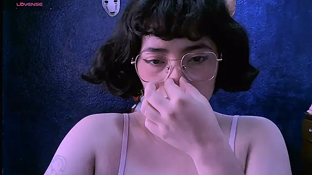 Snapshot of NinaYellow chatting on December 6, 3:11 pm NinaYellow online show from December 6, 3:11 pm