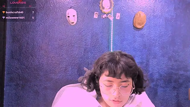 Snapshot of NinaYellow chatting on December 9, 6:25 pm NinaYellow online show from December 9, 6:25 pm