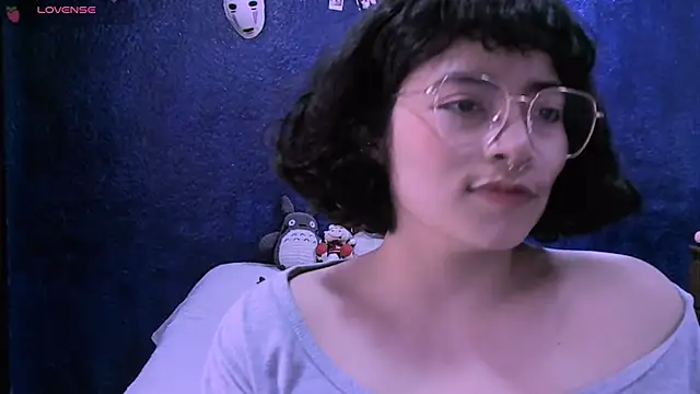 Snapshot of NinaYellow chatting on January 3, 1:03 pm NinaYellow online show from January 3, 1:03 pm