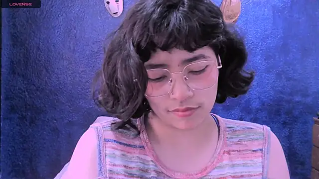 Snapshot of NinaYellow chatting on January 22, 2:56 pm NinaYellow online show from January 22, 2:56 pm