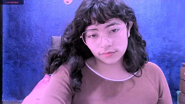 Snapshot of NinaYellow chatting on October 1, 3:51 pm NinaYellow online show from October 1, 3:51 pm