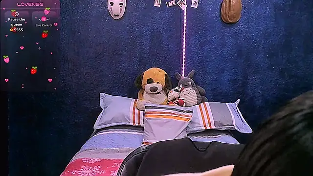 NinaYellow online show from February 4, 2:01 pm