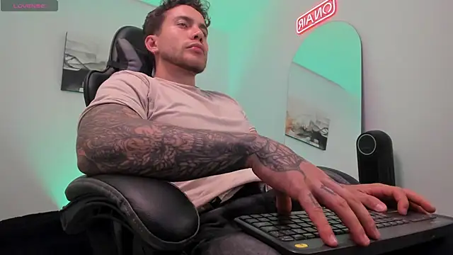 LucianSinclair online show from March 1, 1:11 am